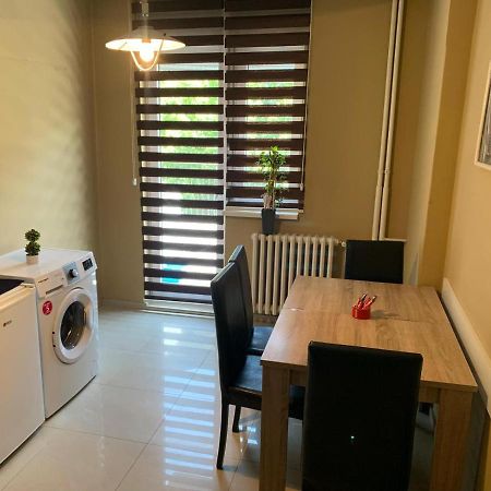 Lungro'S Square Apartment Skopje Eksteriør billede