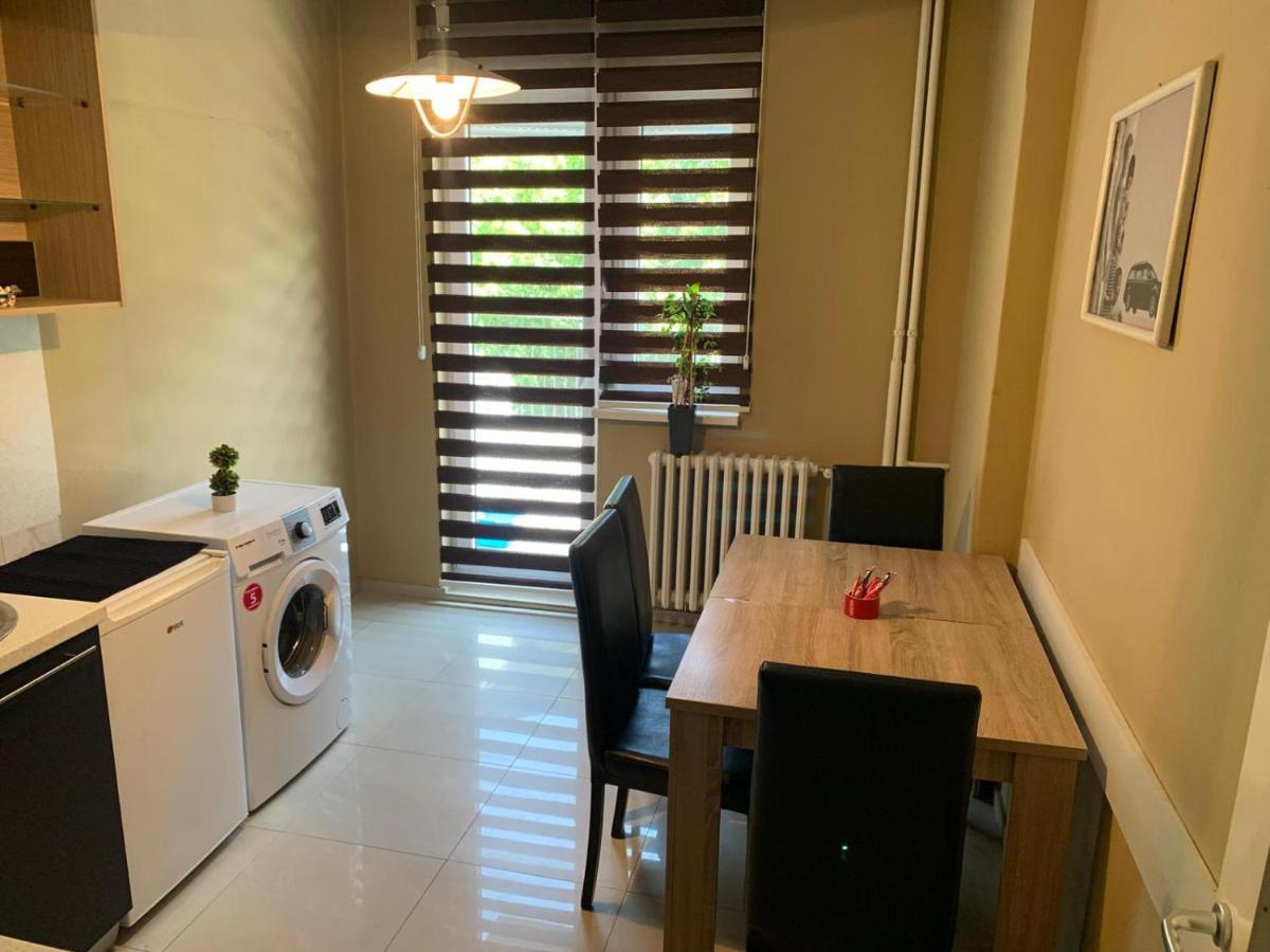 Lungro'S Square Apartment Skopje Eksteriør billede