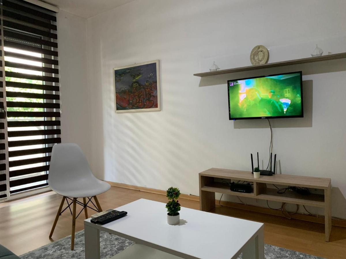 Lungro'S Square Apartment Skopje Eksteriør billede