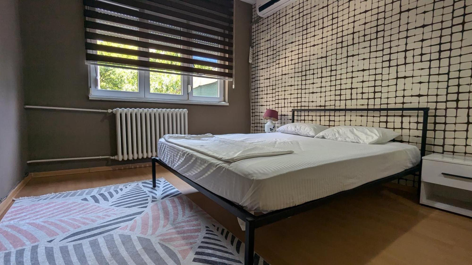 Lungro'S Square Apartment Skopje Eksteriør billede